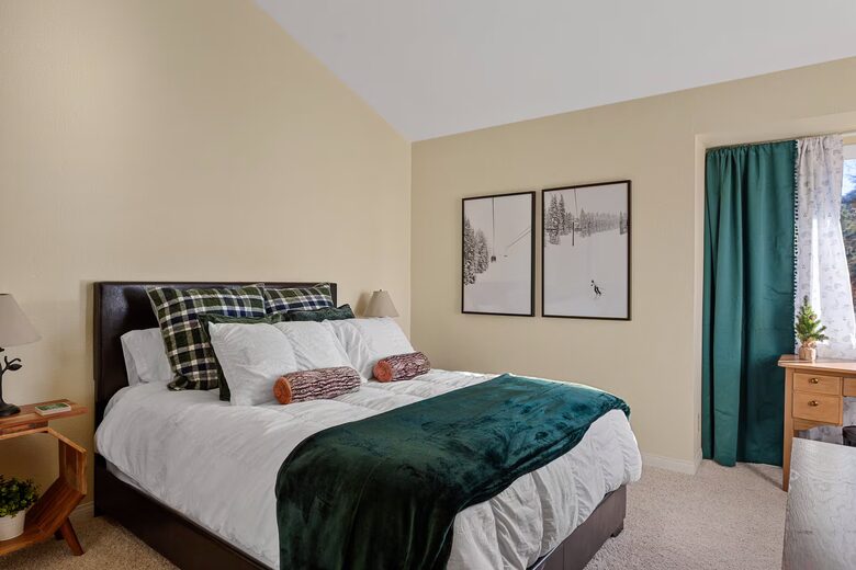 Alpine Lakefront Townhome with Studio Suite - Big Bear Lake, California