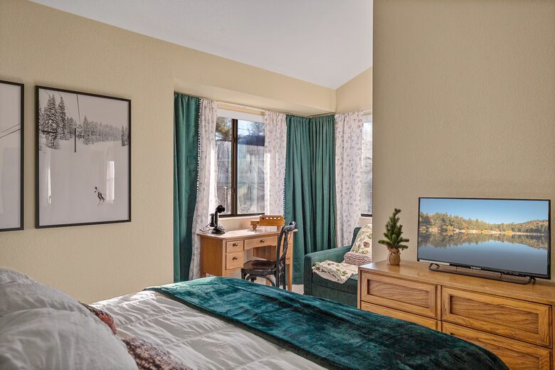 Alpine Lakefront Townhome with Studio Suite - Big Bear Lake, California