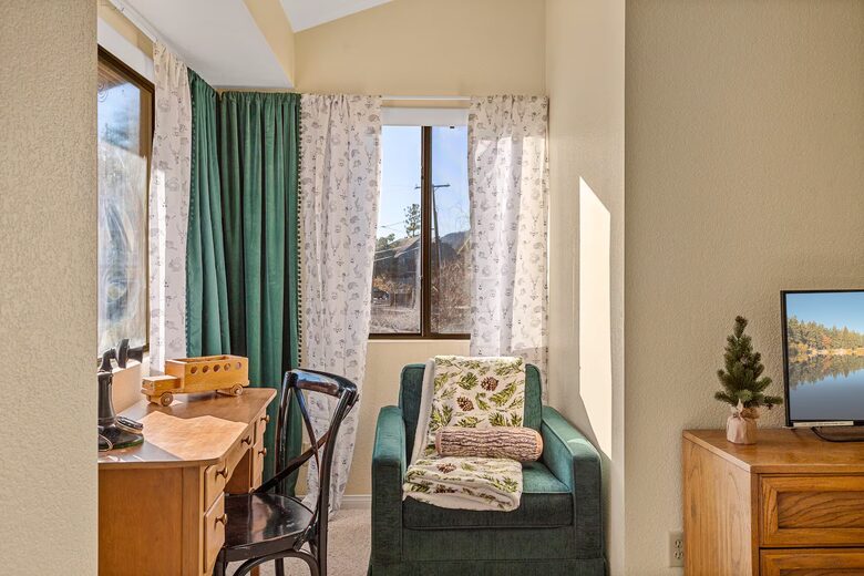 Alpine Lakefront Townhome with Studio Suite - Big Bear Lake, California