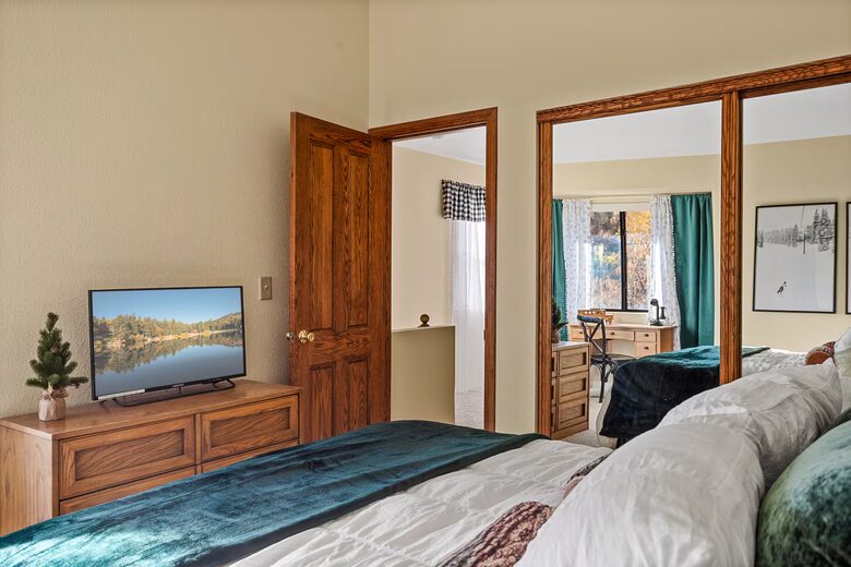 Alpine Lakefront Townhome with Studio Suite - Big Bear Lake, California