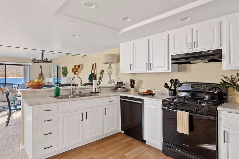 Alpine Lakefront Townhome with Studio Suite - Big Bear Lake, California