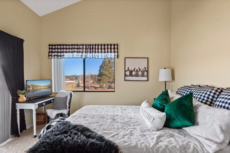 Alpine Lakefront Townhome with Studio Suite - Big Bear Lake, California