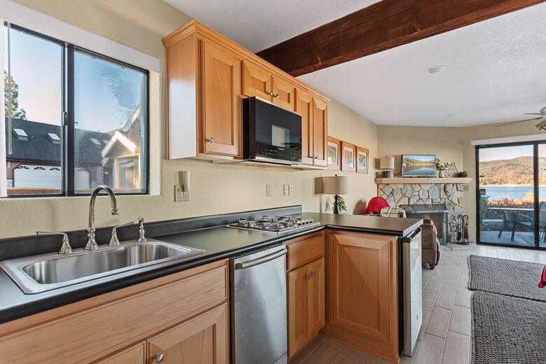 Alpine Lakefront Townhome with Studio Suite - Big Bear Lake, California