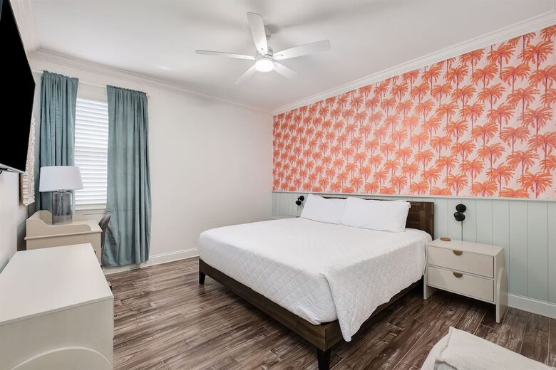 The Pink Shell Destin | Spacious Family Retreat Near Beaches - Destin, Florida