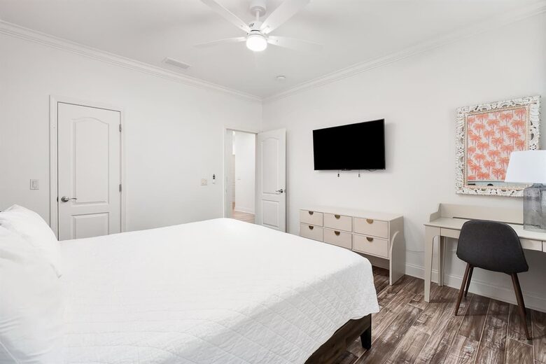 The Pink Shell Destin | Spacious Family Retreat Near Beaches - Destin, Florida