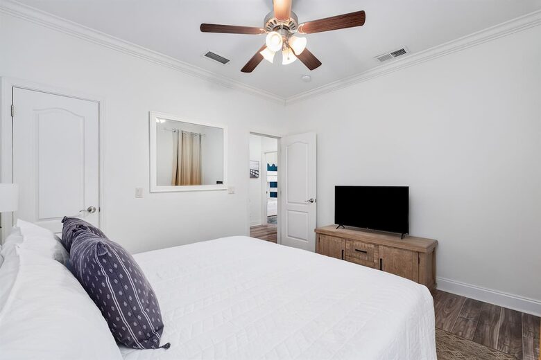 The Pink Shell Destin | Spacious Family Retreat Near Beaches - Destin, Florida