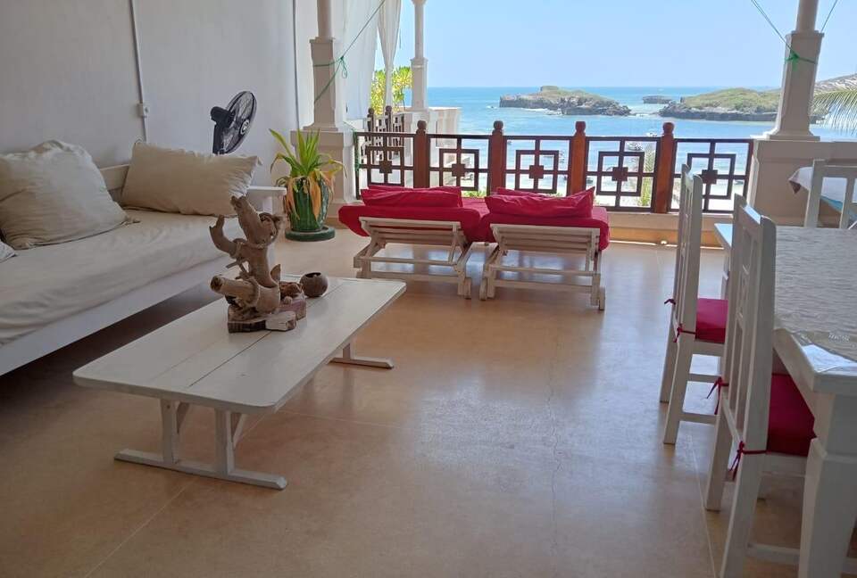 Blue Bay Beachfront Penthouse - Watamu, Kenya