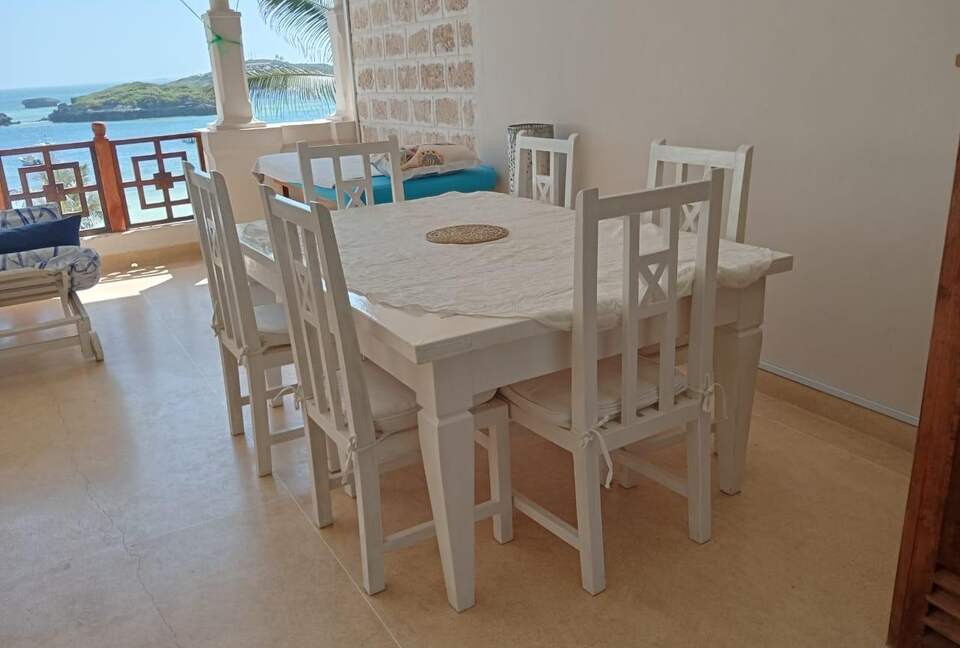 Blue Bay Beachfront Penthouse - Watamu, Kenya