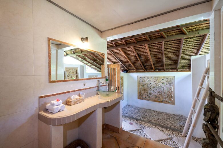 Elevated Island Retreat Overlooking Mt Agung - Nusa Lembongan, Indonesia