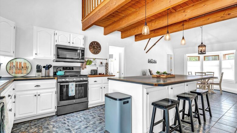 North Conway Woodland Retreat with Trail Access - North Conway, New Hampshire