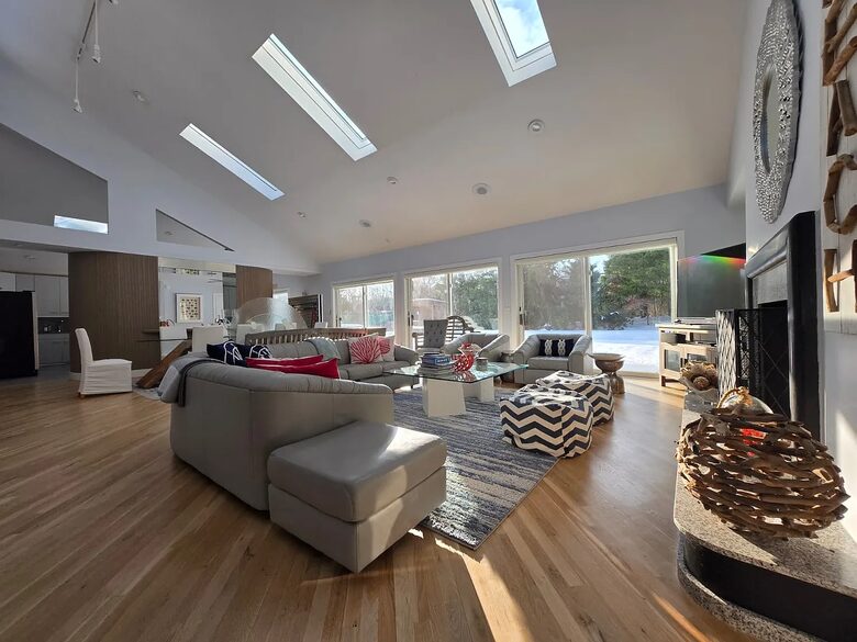 Light-Filled Hamptons Escape with Expansive Living - Southampton, New York