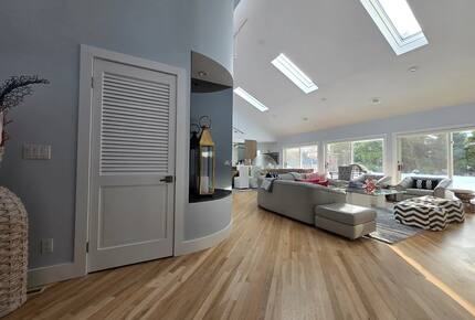 Light-Filled Hamptons Escape with Expansive Living - Southampton, New York