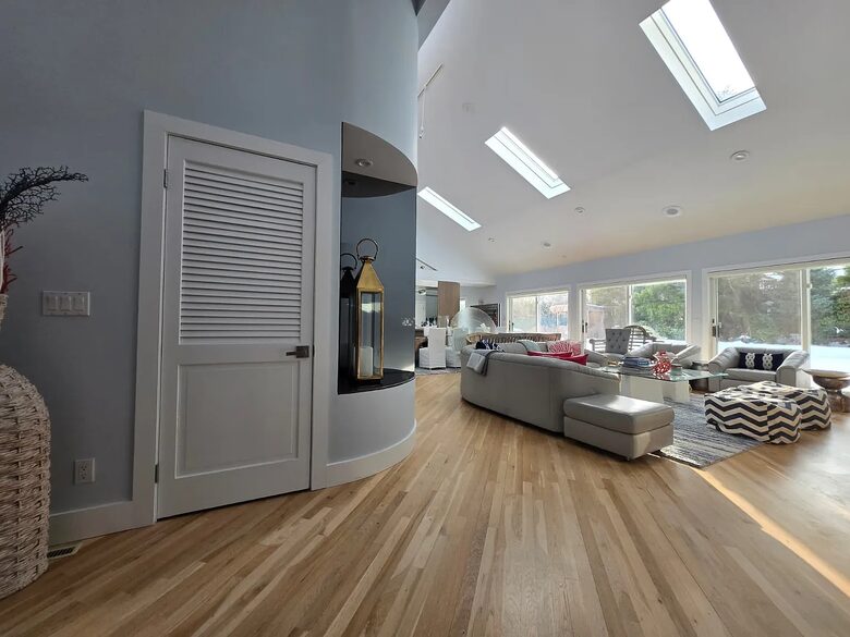 Light-Filled Hamptons Escape with Expansive Living - Southampton, New York