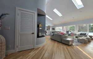 Light-Filled Hamptons Escape with Expansive Living - Southampton, New York