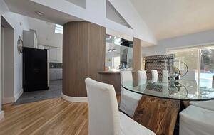 Light-Filled Hamptons Escape with Expansive Living - Southampton, New York