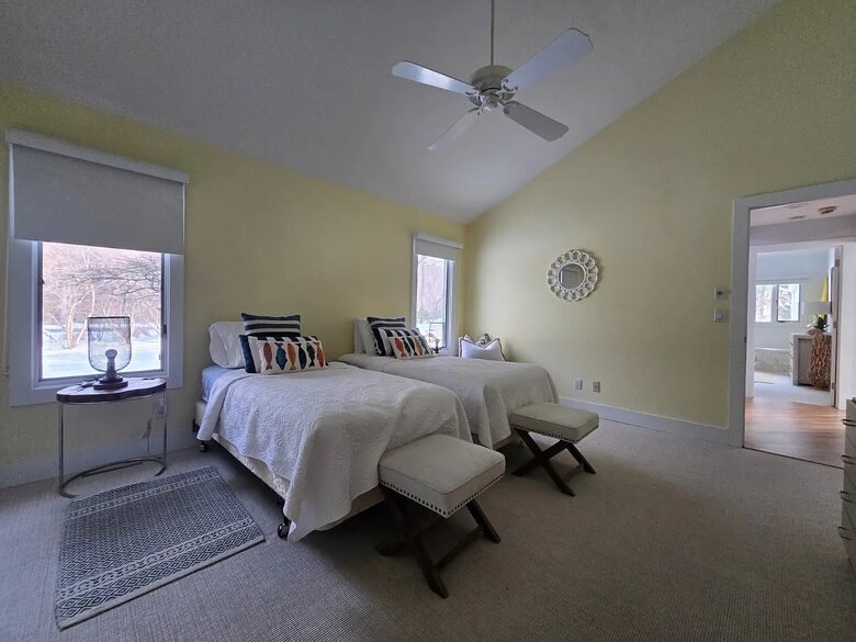 Light-Filled Hamptons Escape with Expansive Living - Southampton, New York