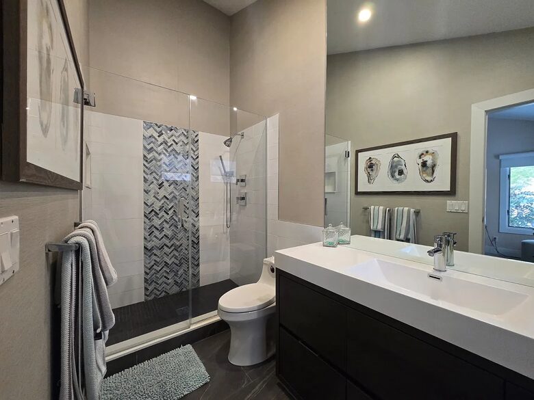 Light-Filled Hamptons Escape with Expansive Living - Southampton, New York