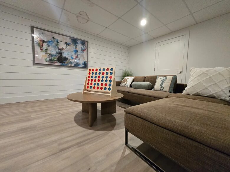 Light-Filled Hamptons Escape with Expansive Living - Southampton, New York