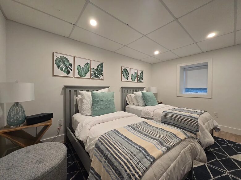 Light-Filled Hamptons Escape with Expansive Living - Southampton, New York