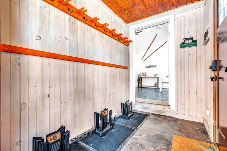 North Conway Woodland Retreat with Trail Access - North Conway, New Hampshire