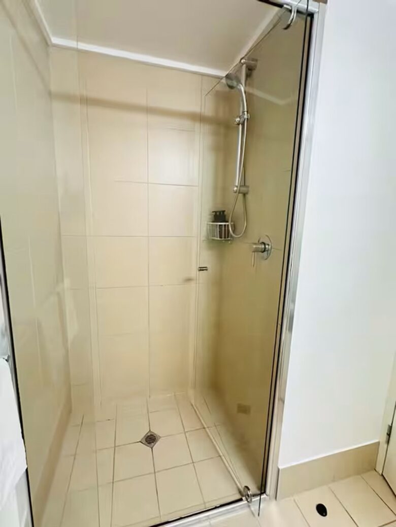 A Modern Oceanview Apartment in Cairns with Rooftop Pool & Spa - Cairns City, Australia