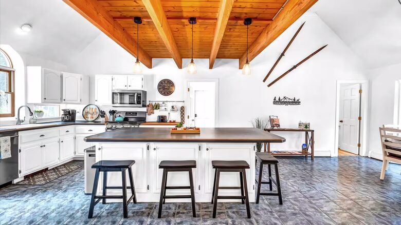 North Conway Woodland Retreat with Trail Access - North Conway, New Hampshire