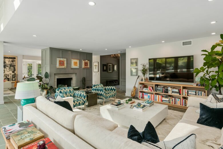 Mulholland Canyon Retreat with Pool & Guest House - Los Angeles, California