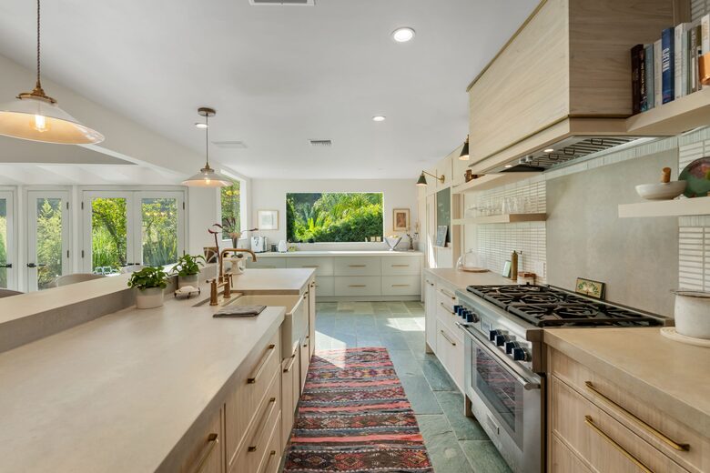 Mulholland Canyon Retreat with Pool & Guest House - Los Angeles, California