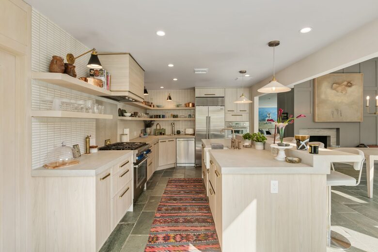 Mulholland Canyon Retreat with Pool & Guest House - Los Angeles, California