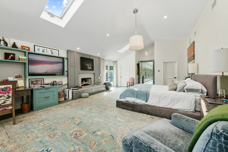 Mulholland Canyon Retreat with Pool & Guest House - Los Angeles, California