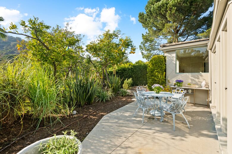 Mulholland Canyon Retreat with Pool & Guest House - Los Angeles, California