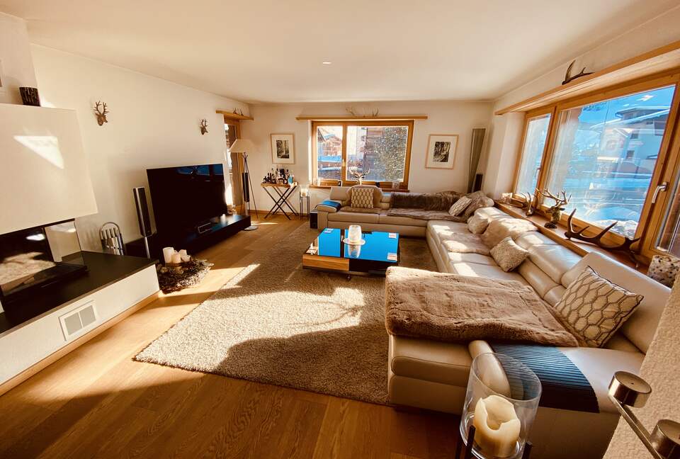 Luxury 3 BR Apartment in Traditional Alpine Ski Chalet - Klosters, Switzerland