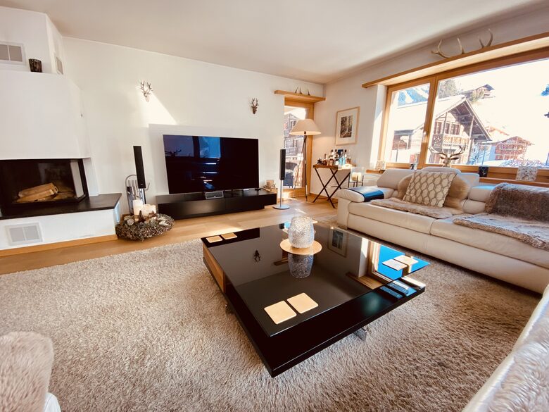 Luxury 3 BR Apartment in Traditional Alpine Ski Chalet - Klosters, Switzerland