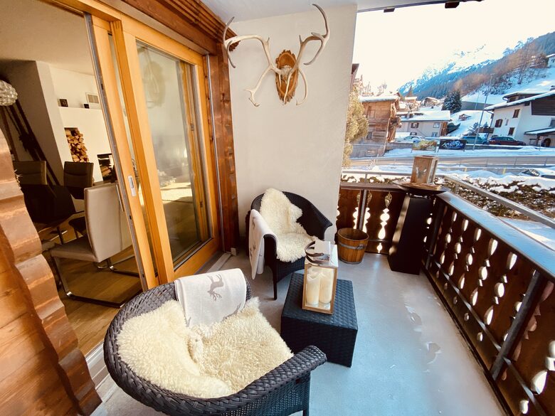 Luxury 3 BR Apartment in Traditional Alpine Ski Chalet - Klosters, Switzerland