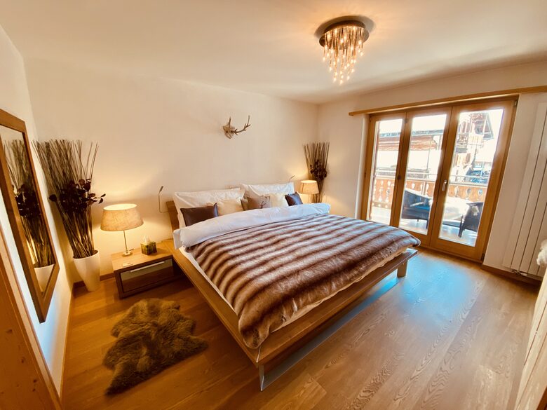 Luxury 3 BR Apartment in Traditional Alpine Ski Chalet - Klosters, Switzerland