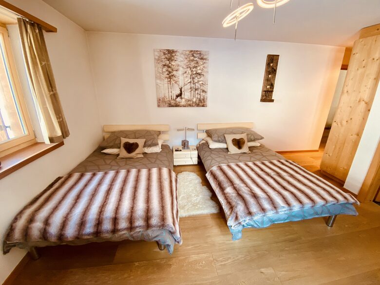 Luxury 3 BR Apartment in Traditional Alpine Ski Chalet - Klosters, Switzerland