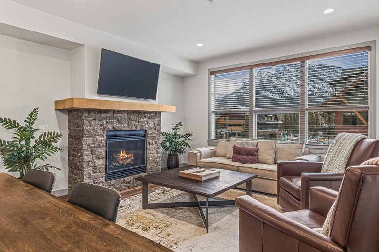 Spring Creek Mountain View Retreat - Canmore, Canada