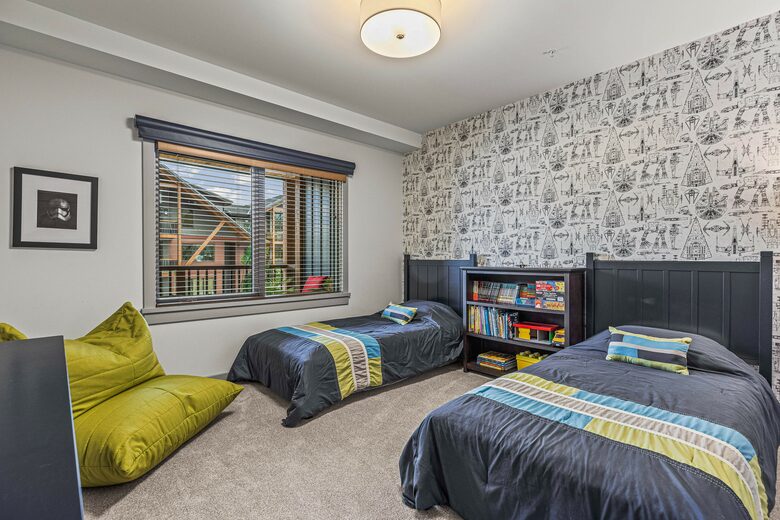 Kids room with 2 twin beds.