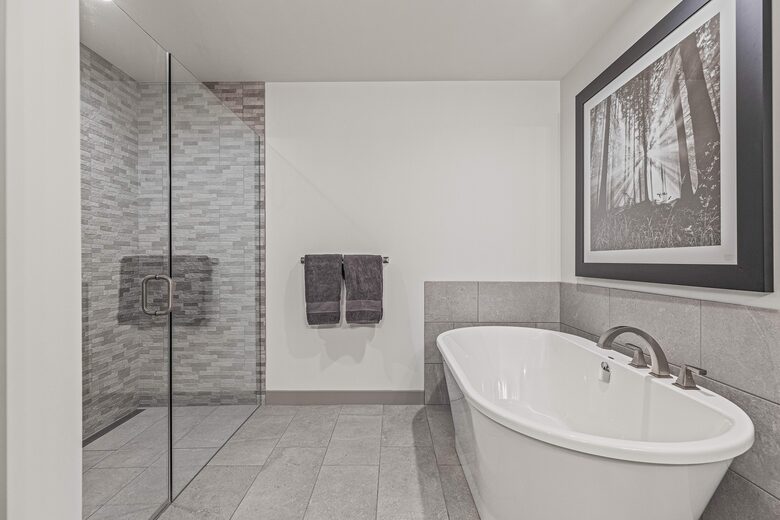 Spring Creek Mountain View Retreat - Canmore, Canada