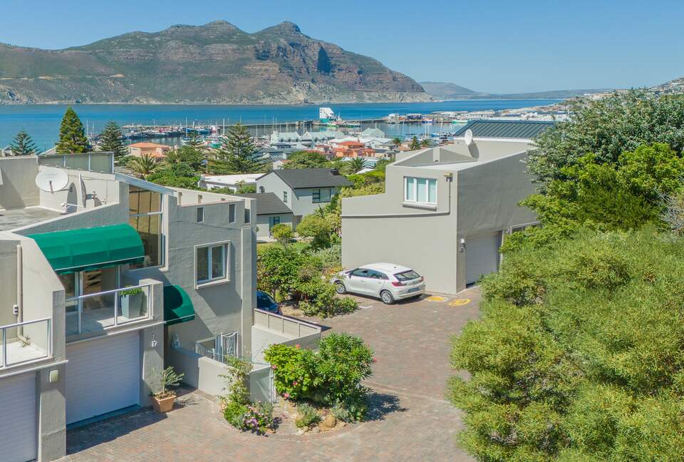 Panoramic Hout Bay Retreat with Private Studio & Iconic Mountain Views - Cape Town, South Africa