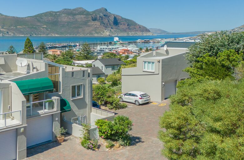 Panoramic Hout Bay Retreat with Private Studio & Iconic Mountain Views - Cape Town, South Africa