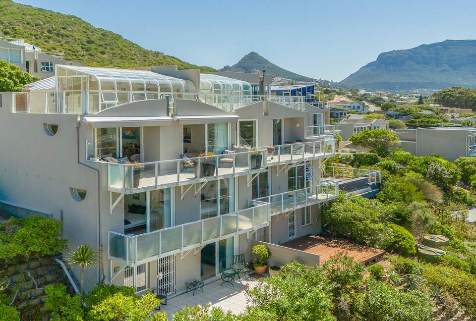 Panoramic Hout Bay Retreat with Private Studio & Iconic Mountain Views - Cape Town, South Africa