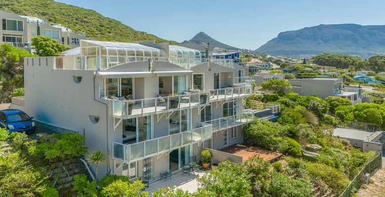 Panoramic Hout Bay Retreat with Private Studio & Iconic Mountain Views - Cape Town, South Africa