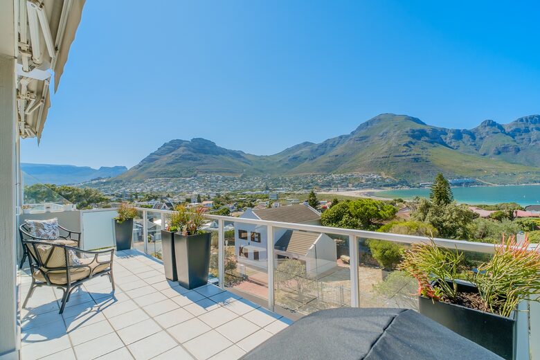 Panoramic Hout Bay Retreat with Private Studio & Iconic Mountain Views - Cape Town, South Africa