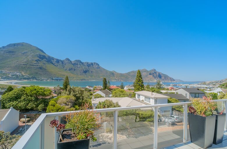 Panoramic Hout Bay Retreat with Private Studio & Iconic Mountain Views - Cape Town, South Africa