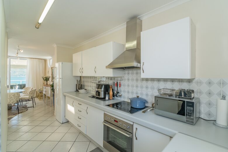 Panoramic Hout Bay Retreat with Private Studio & Iconic Mountain Views - Cape Town, South Africa