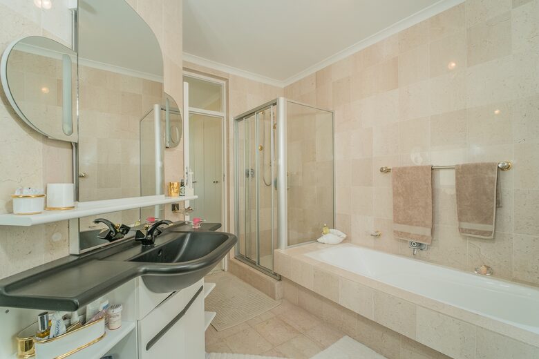 Panoramic Hout Bay Retreat with Private Studio & Iconic Mountain Views - Cape Town, South Africa