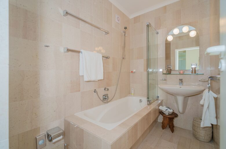 Panoramic Hout Bay Retreat with Private Studio & Iconic Mountain Views - Cape Town, South Africa