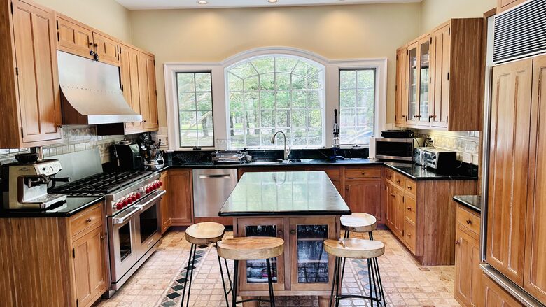 Modern Hamptons Retreat on 1 Acre Near Beach & Village - Westhampton, New York