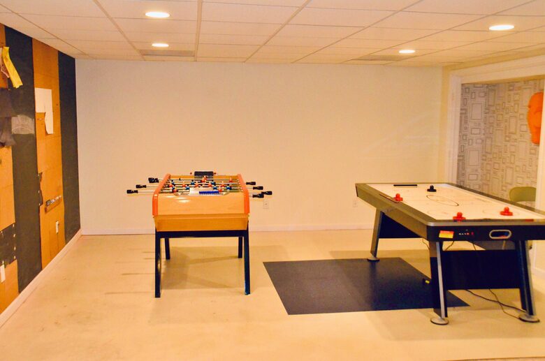 Modern Hamptons Retreat on 1 Acre Near Beach & Village - Westhampton, New York